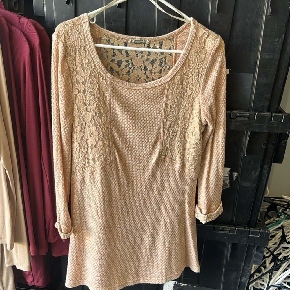 Gimmicks thermal and lace top